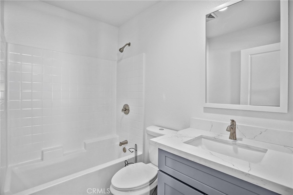1021 Columbia 2 Property Photo 9