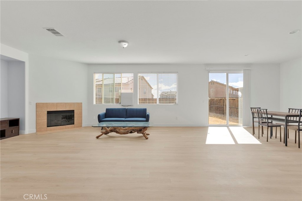 13816 Grant Way Property Photo 8