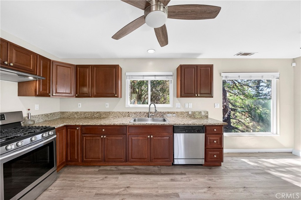 21515 Peak Circle Property Photo 4
