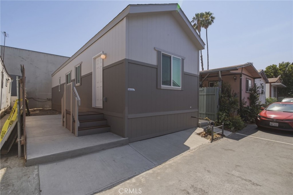 7650 Balboa Boulevard 27 Property Photo 1