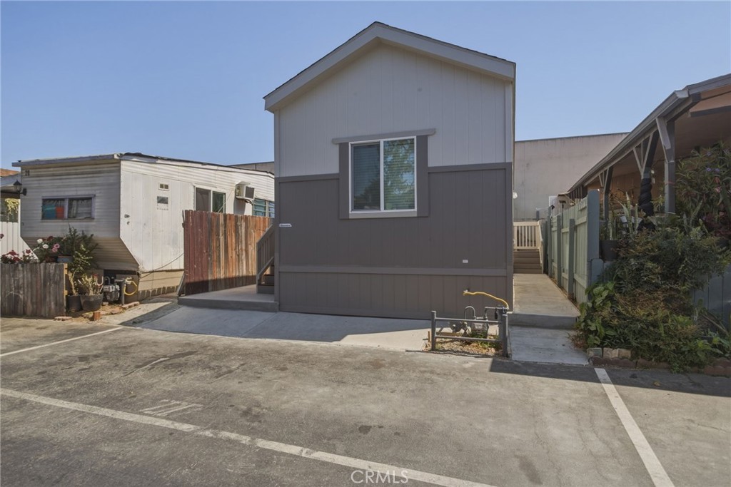 7650 Balboa Boulevard 27 Property Photo 2