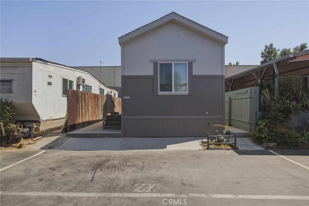 7650 Balboa Boulevard 27 Property Photo 3
