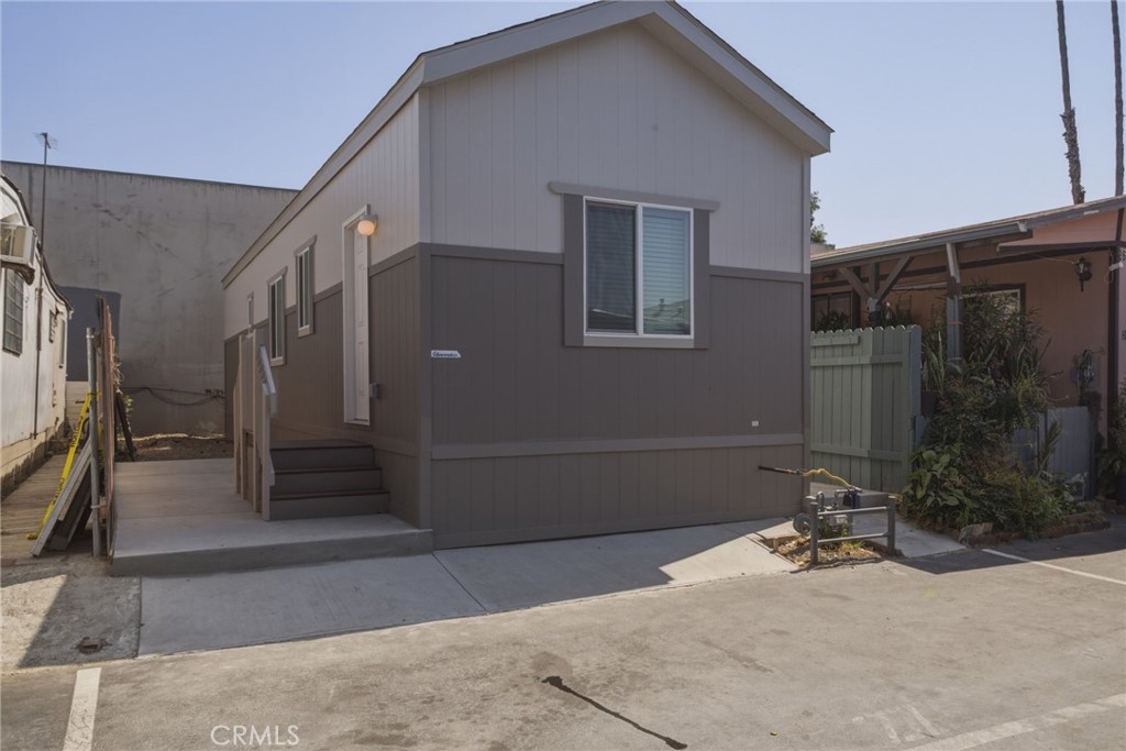 7650 Balboa Boulevard 27 Property Photo 4