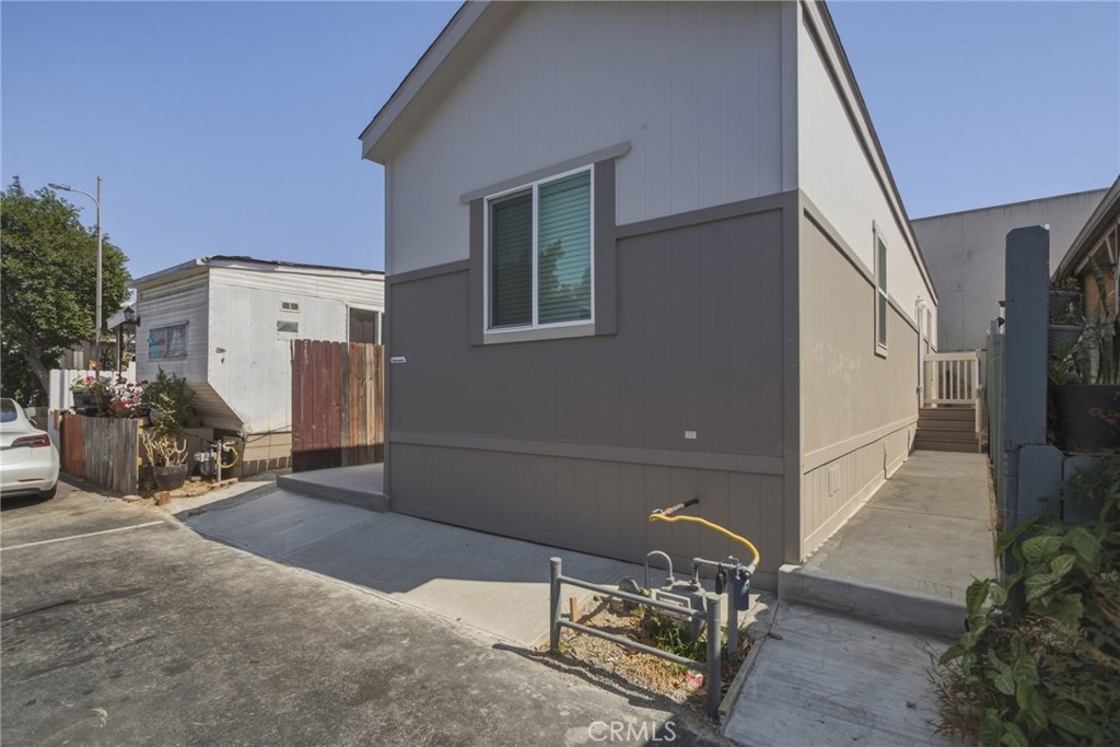 7650 Balboa Boulevard 27 Property Photo 5