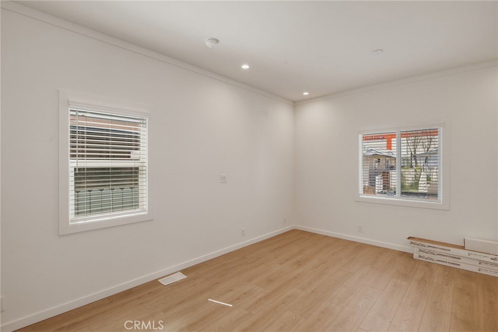 7650 Balboa Boulevard 27 Property Photo 10