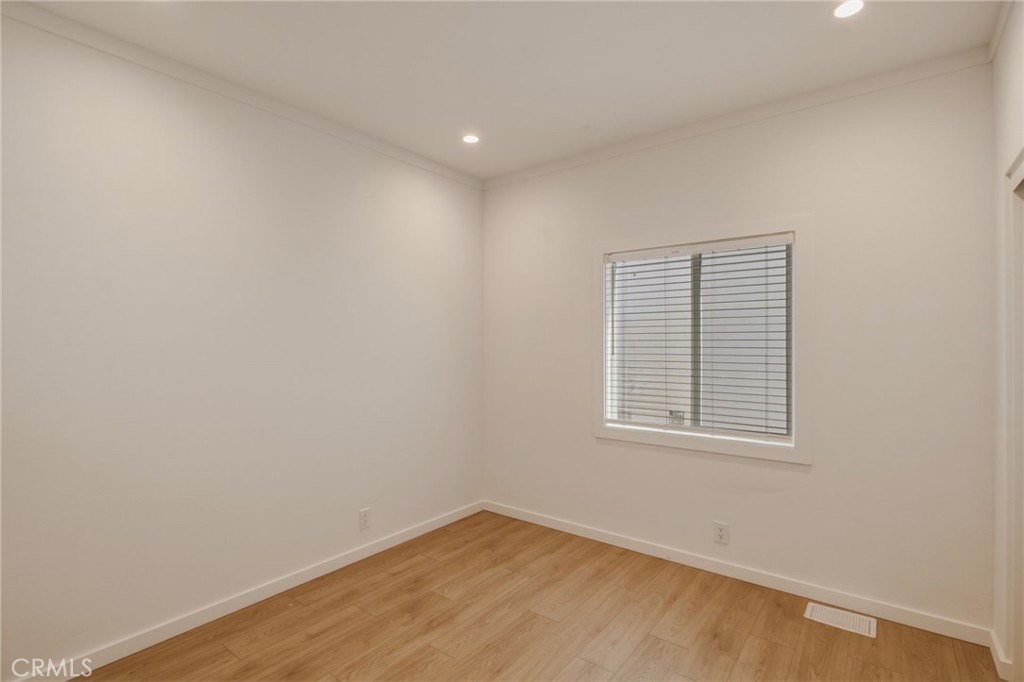 7650 Balboa Boulevard 27 Property Photo 12