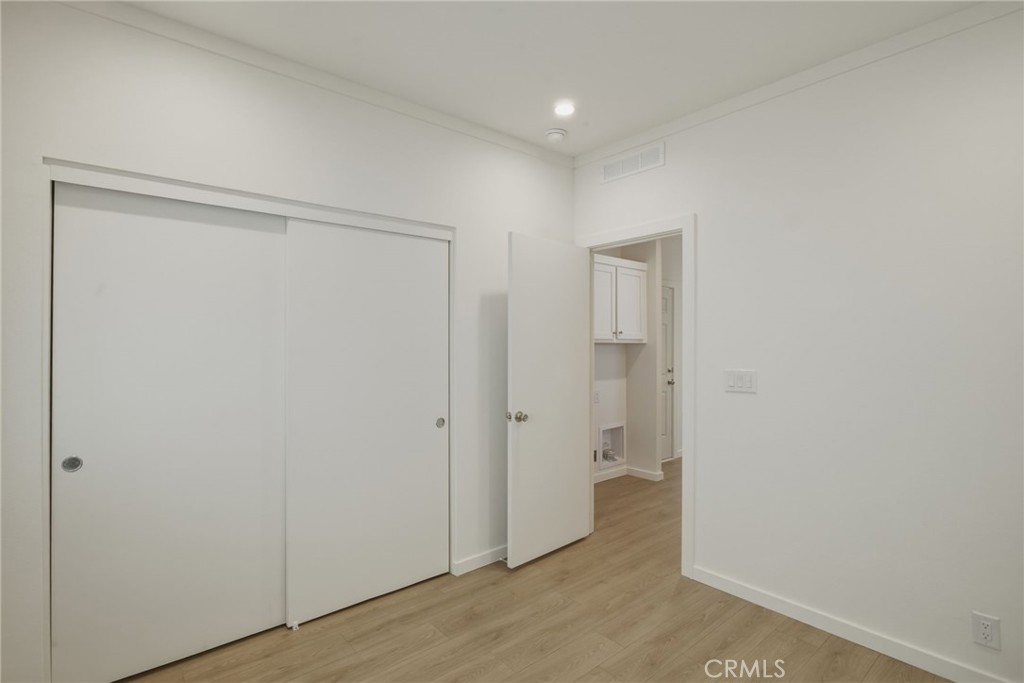 7650 Balboa Boulevard 27 Property Photo 14