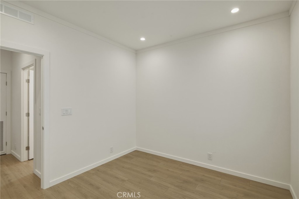 7650 Balboa Boulevard 27 Property Photo 15