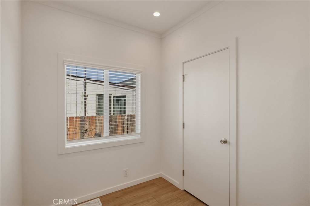7650 Balboa Boulevard 27 Property Photo 17