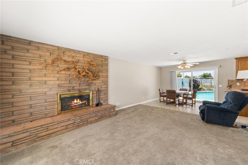 4560 Center Property Photo 6