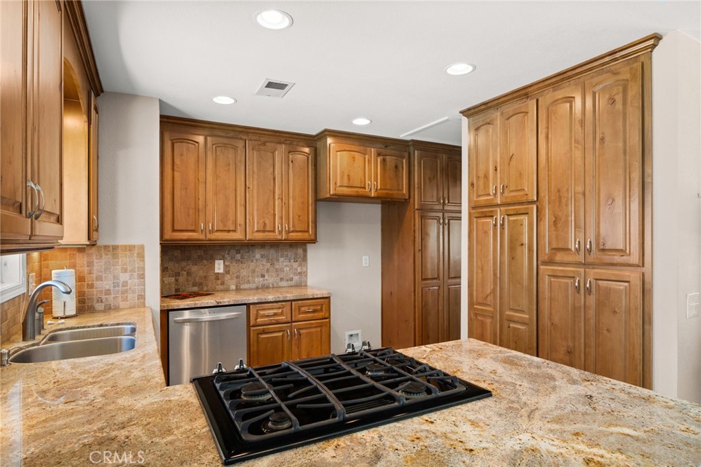 4560 Center Property Photo 10