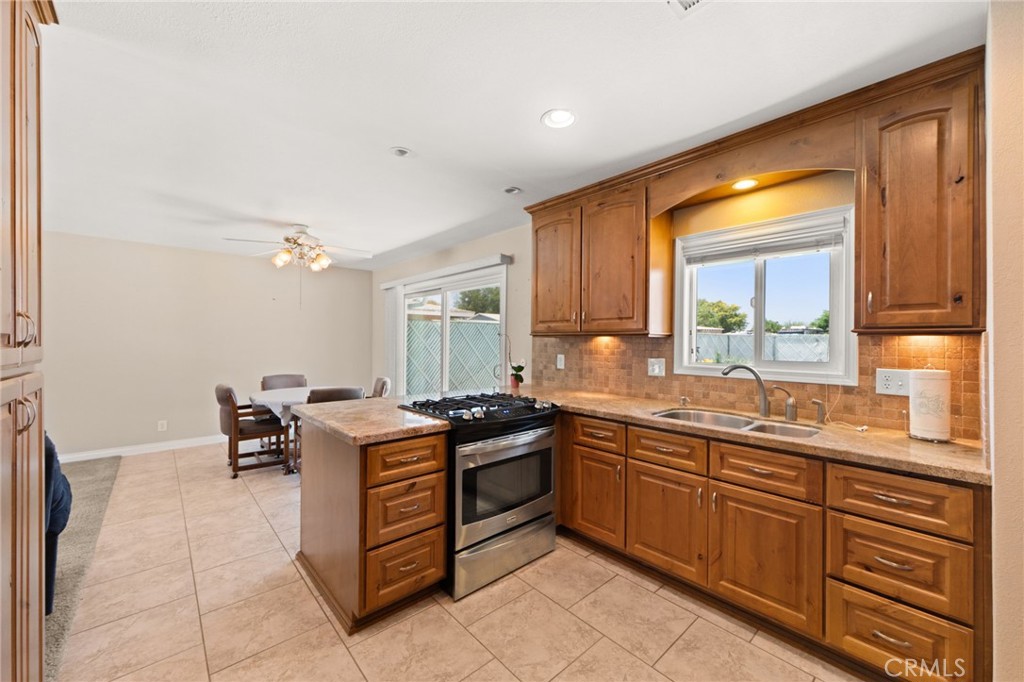 4560 Center Property Photo 11