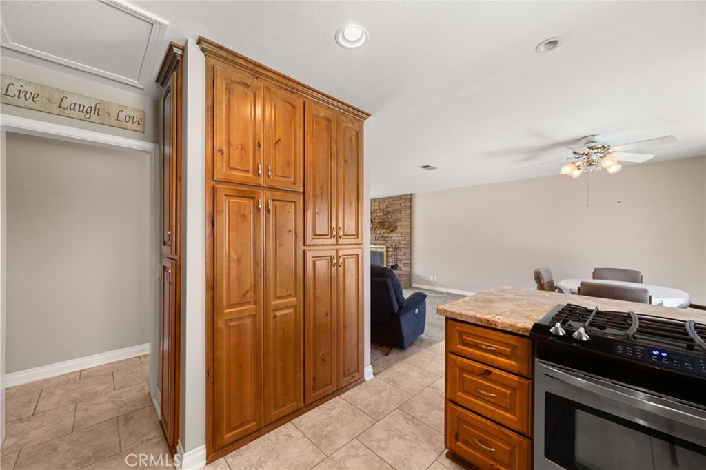 4560 Center Property Photo 12