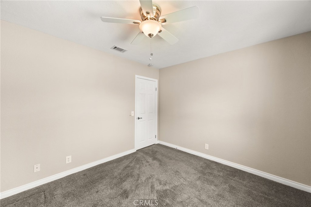 4560 Center Property Photo 15
