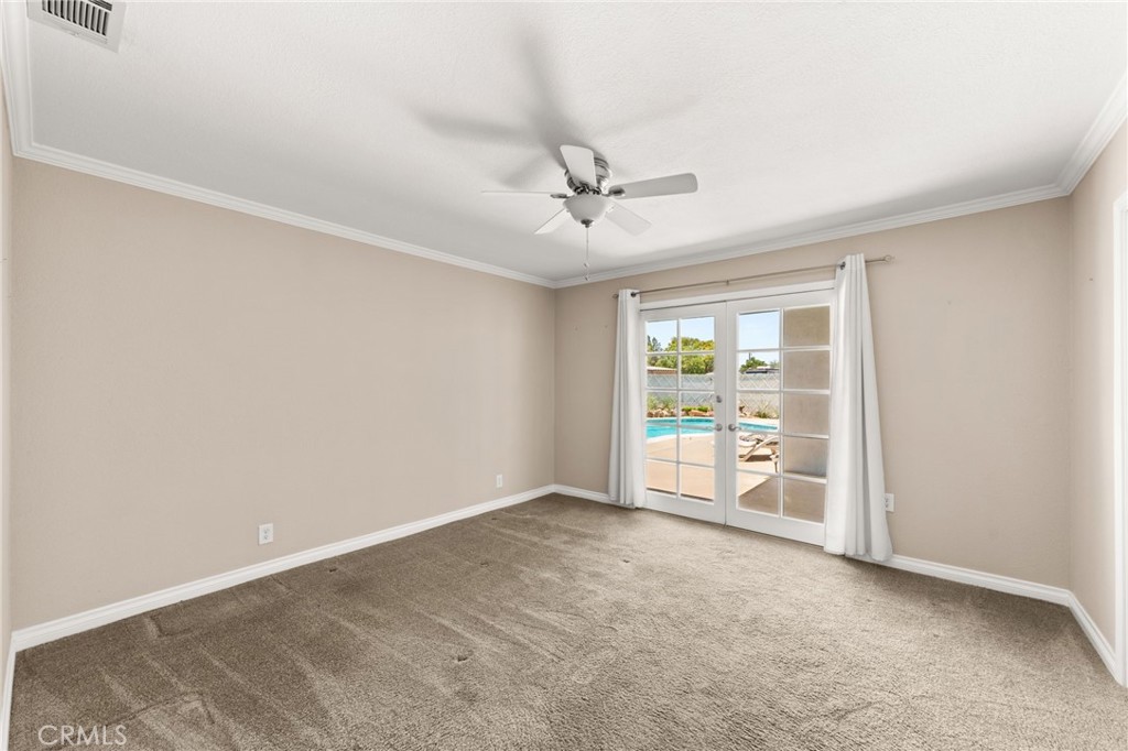 4560 Center Property Photo 19