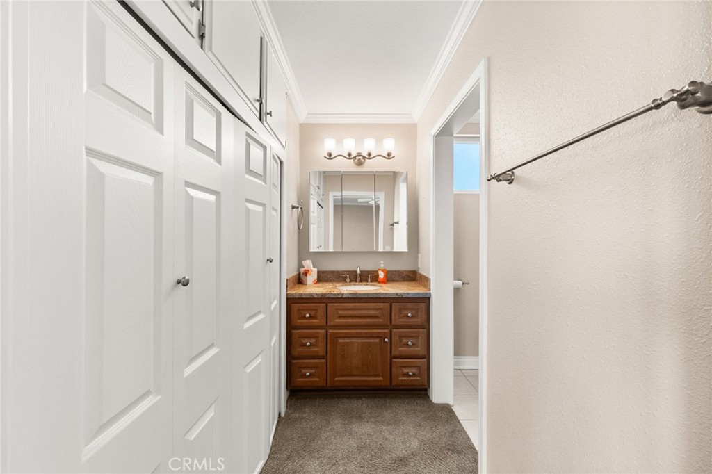 4560 Center Property Photo 21