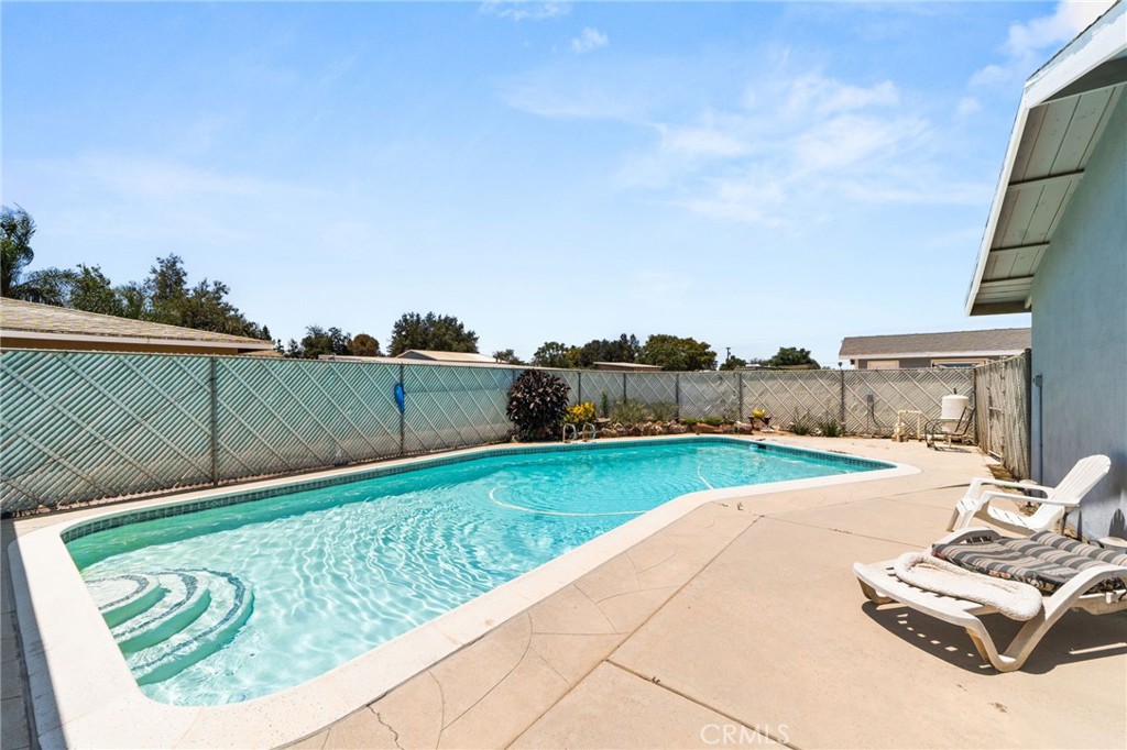 4560 Center Property Photo 24