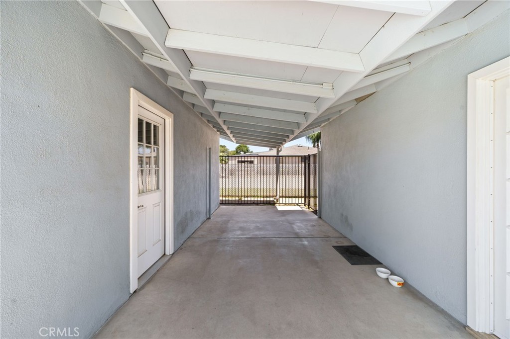 4560 Center Property Photo 26