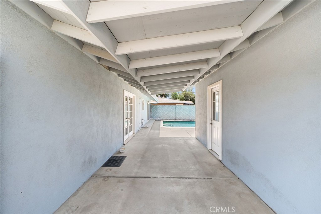 4560 Center Property Photo 27