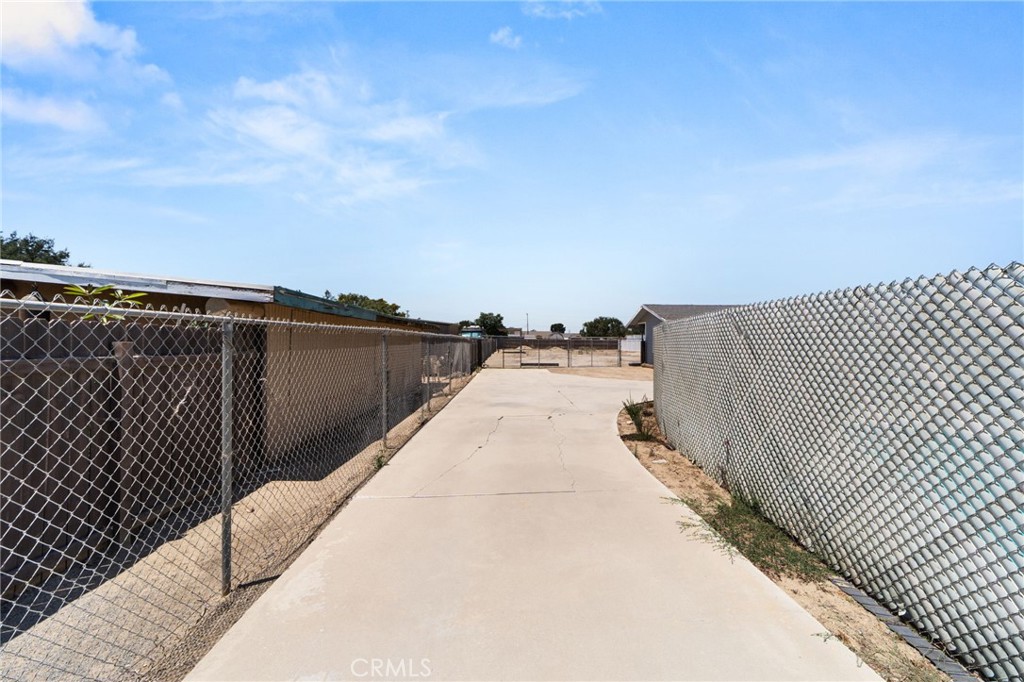 4560 Center Property Photo 28