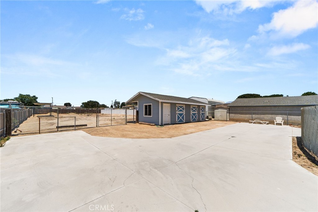 4560 Center Property Photo 29
