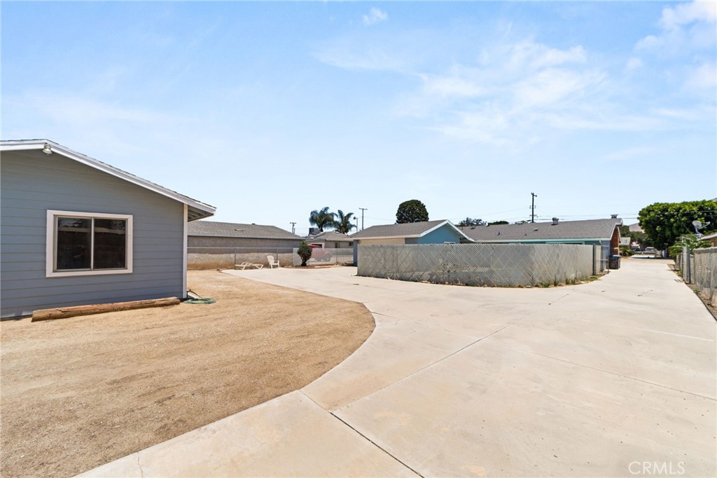 4560 Center Property Photo 30