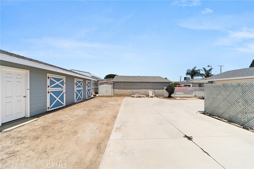 4560 Center Property Photo 31