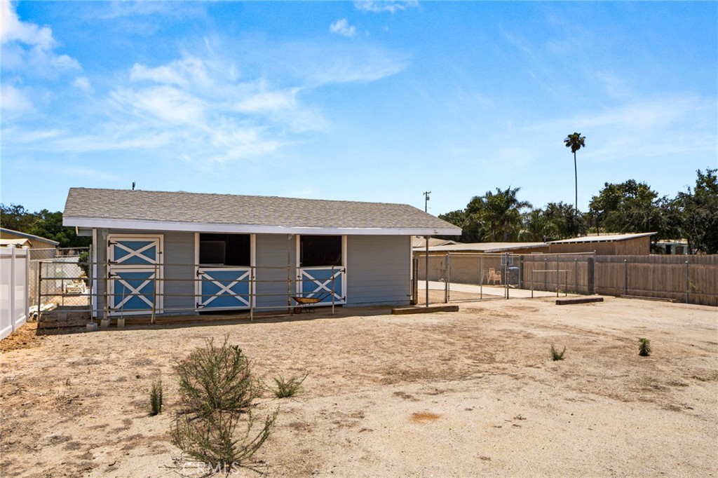 4560 Center Property Photo 37