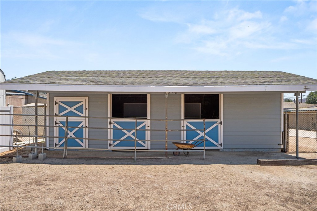 4560 Center Property Photo 38