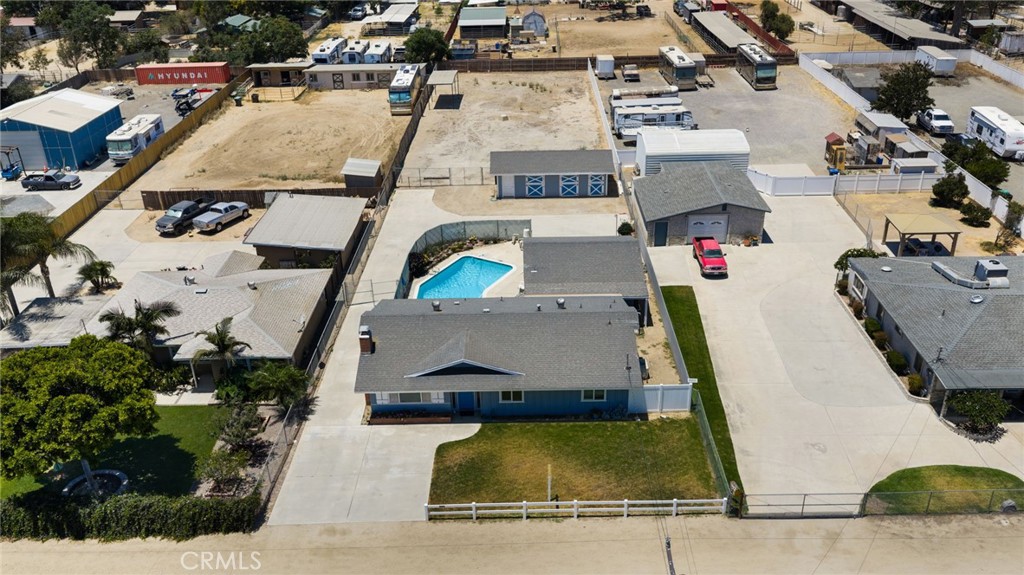 4560 Center Property Photo 40