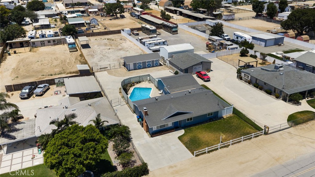 4560 Center Property Photo 41