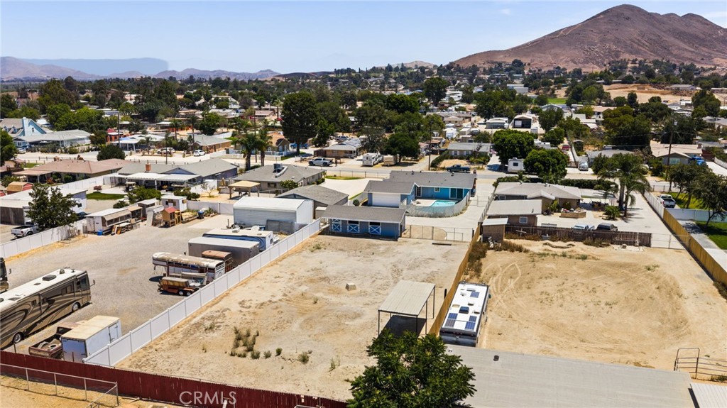 4560 Center Property Photo 43