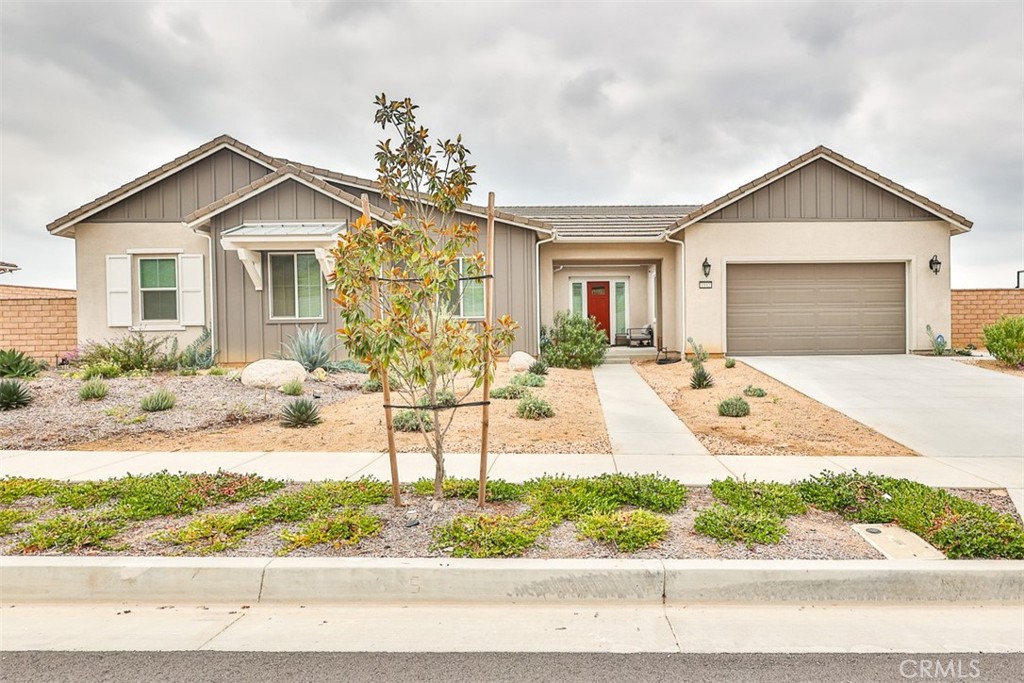 1112 W Empress Property Photo 1