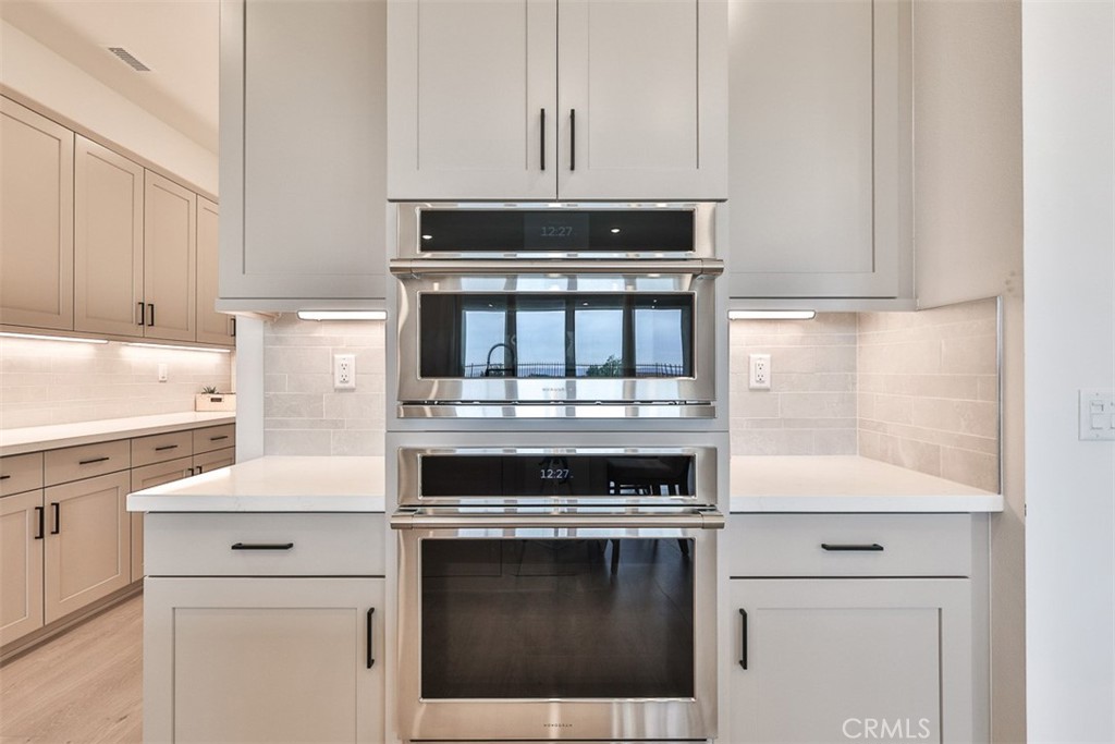 1112 W Empress Property Photo 10