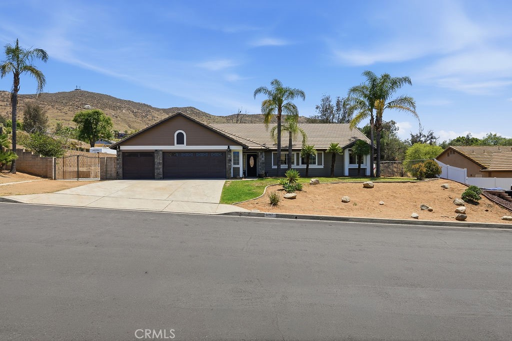8097 Stonemist Property Photo 1