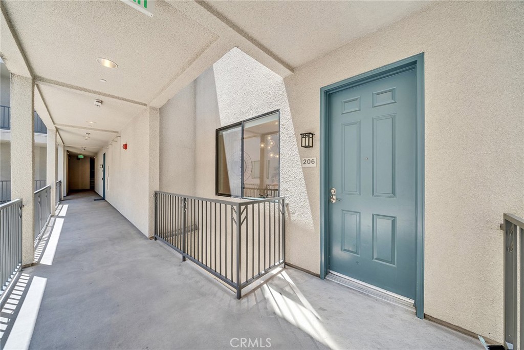 230 S Jackson 206 Property Photo 16
