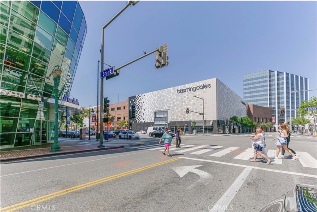230 S Jackson 206 Property Photo 21