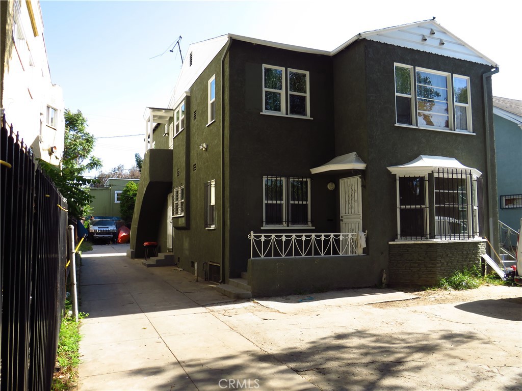 862 W 41st Street Property Photo 1