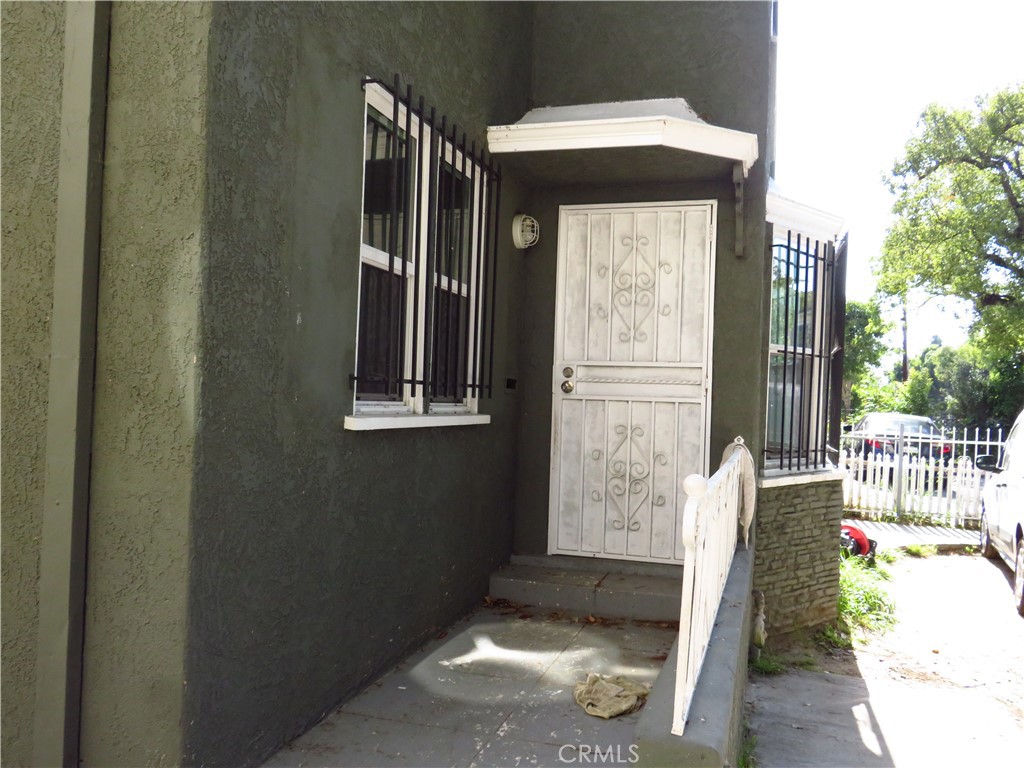 862 W 41st Street Property Photo 3