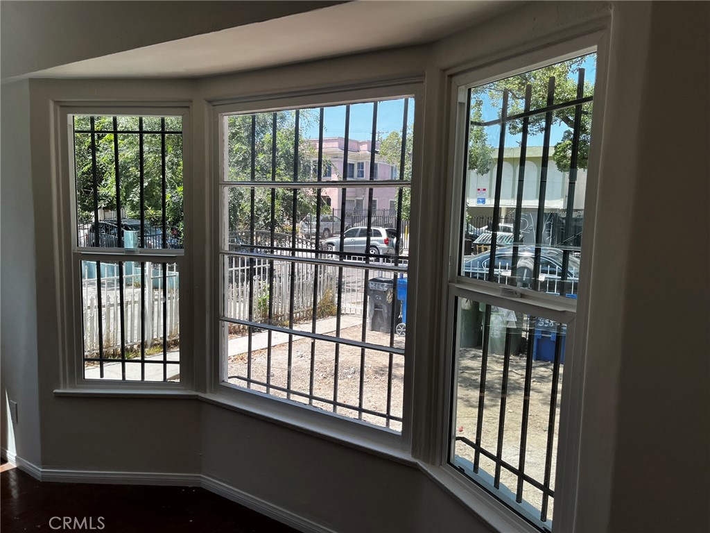 862 W 41st Street Property Photo 6