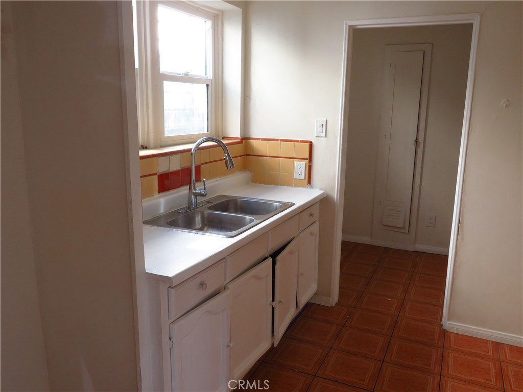 862 W 41st Street Property Photo 8