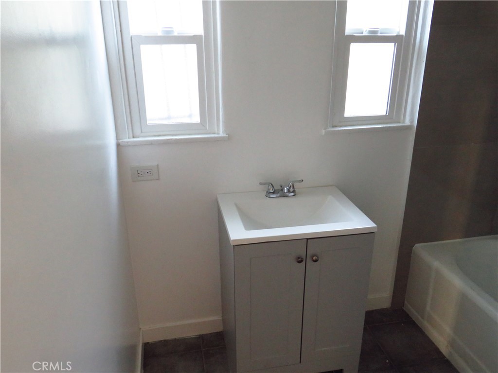 862 W 41st Street Property Photo 11