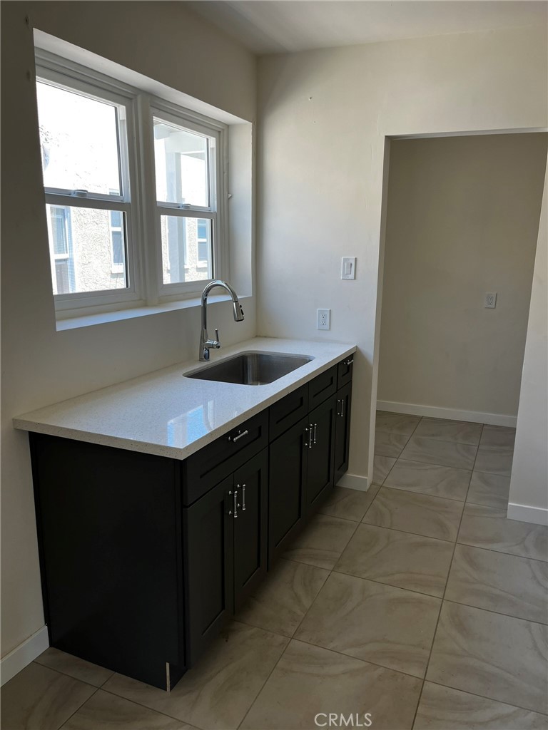 862 W 41st Street Property Photo 16