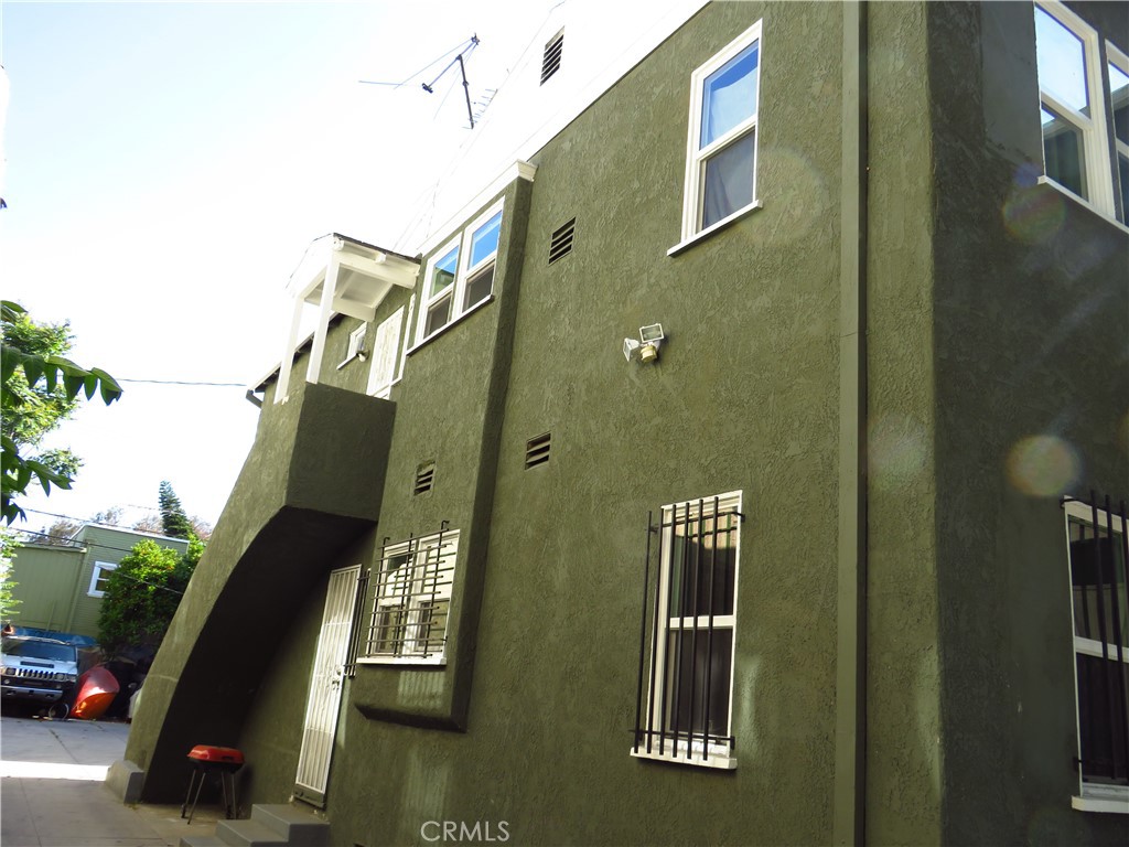862 W 41st Street Property Photo 20