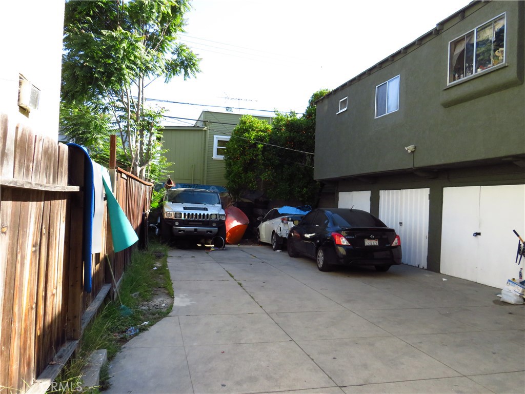 862 W 41st Street Property Photo 21