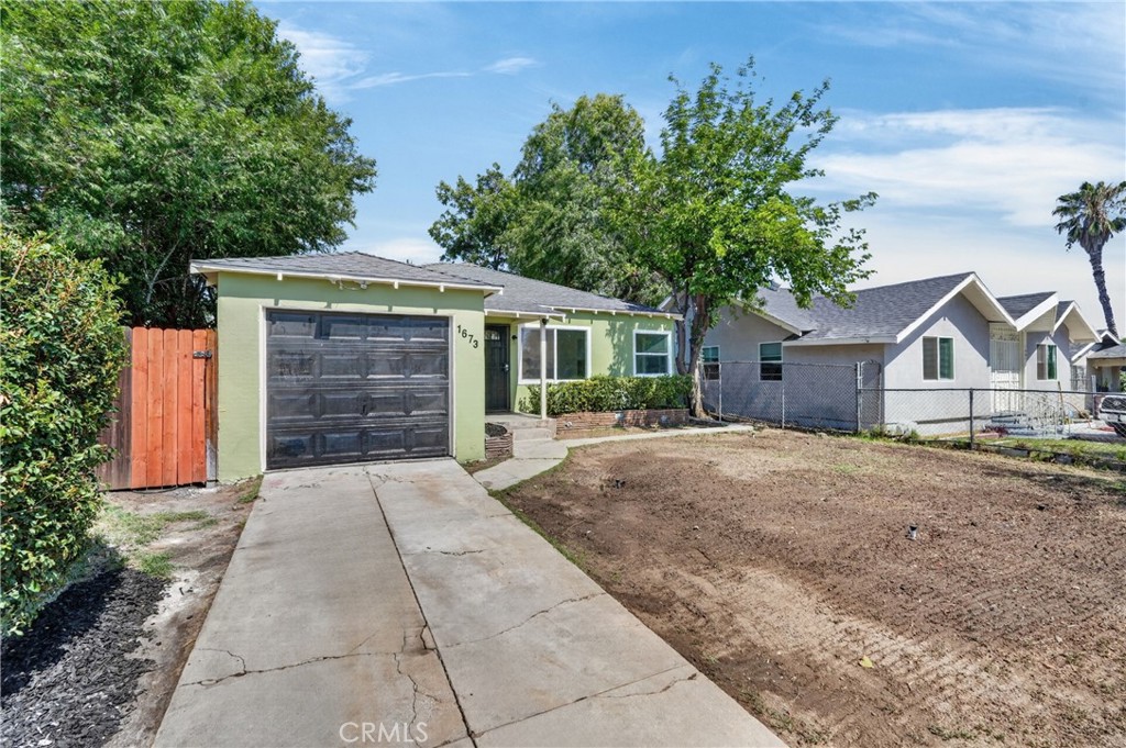 1673 N Mountain View Property Photo 2