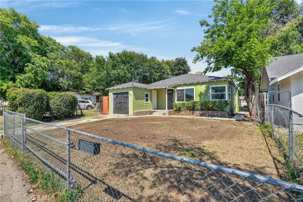 1673 N Mountain View Property Photo 3
