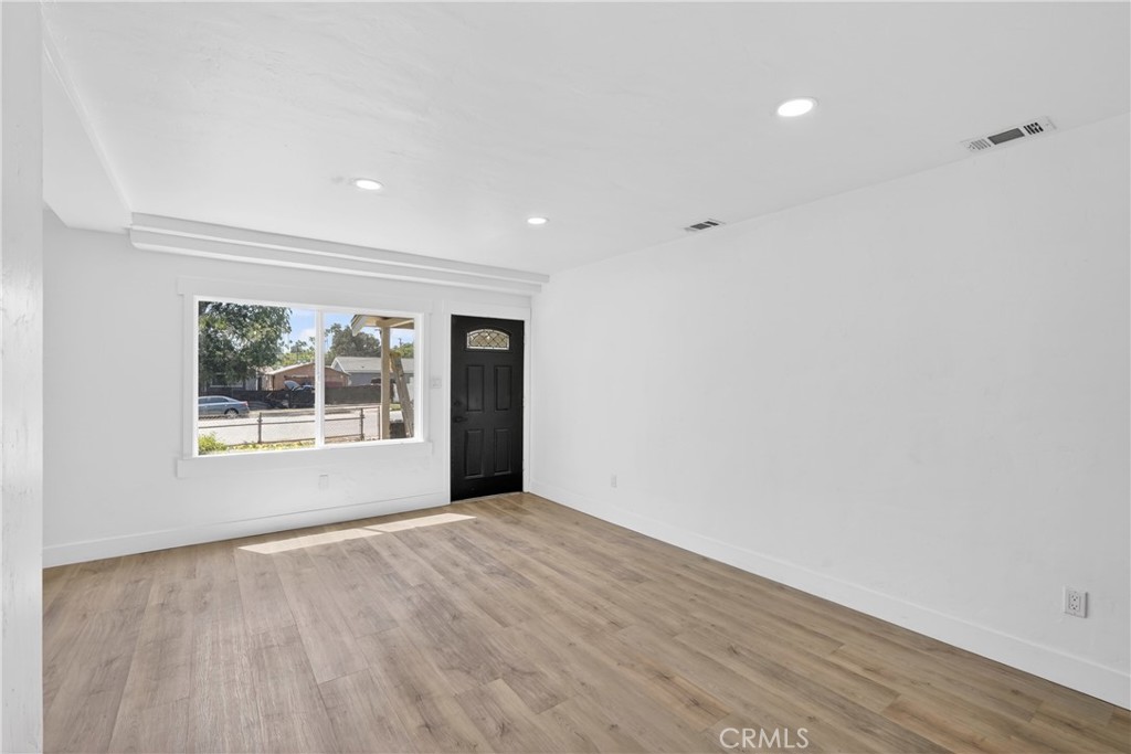1673 N Mountain View Property Photo 6