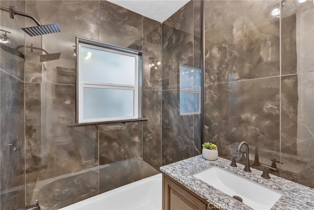 1673 N Mountain View Property Photo 17