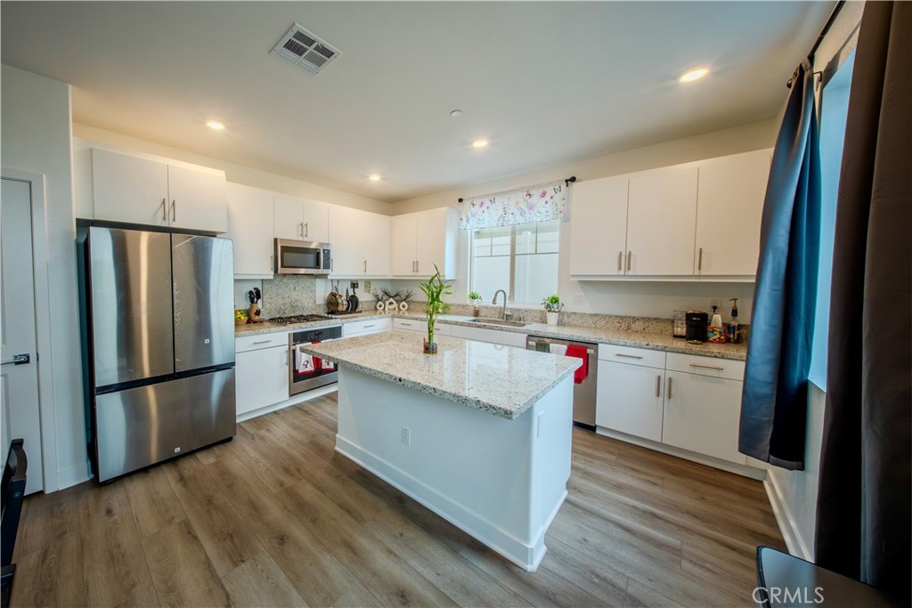 364 Castaic Way Property Photo 1
